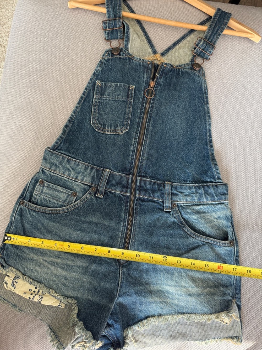 We The Free Denim Shorts
Overalls Women's Size 2 - Picture 5 of 9